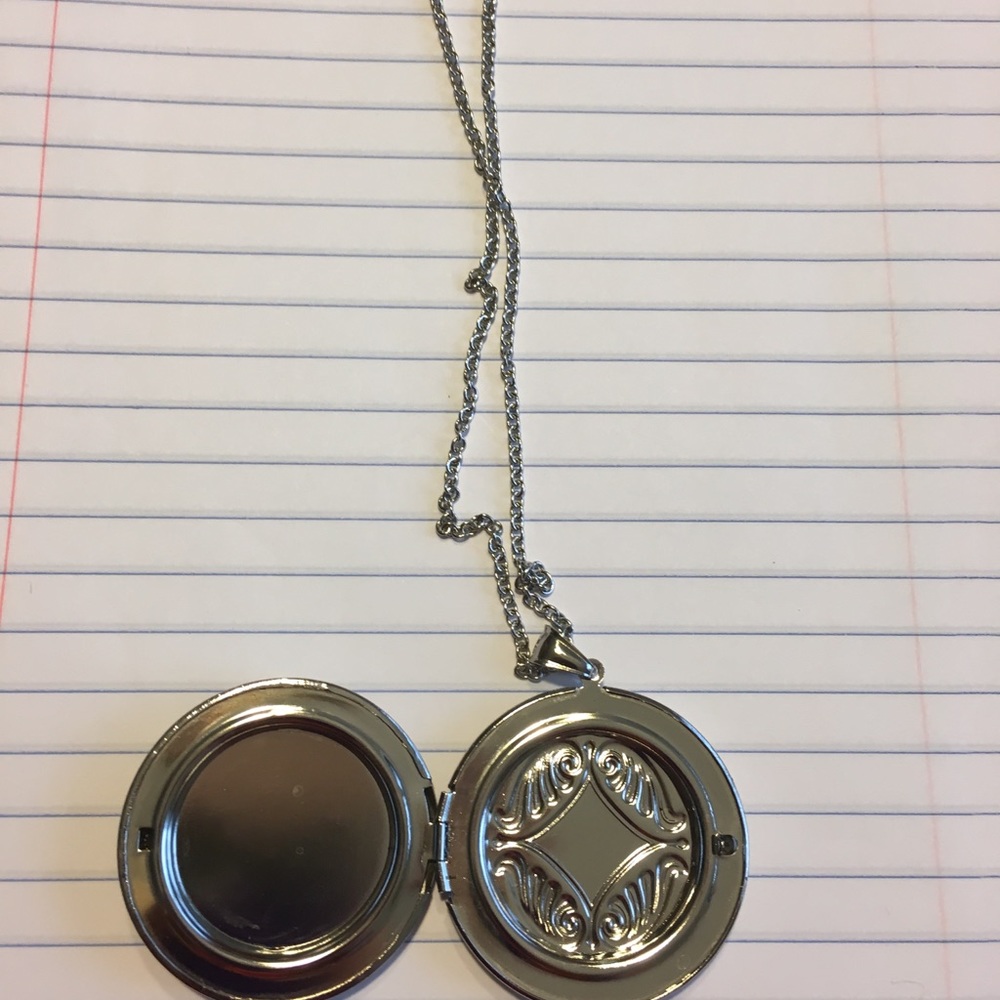 Locket - Picture 3 of 3